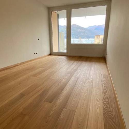 Parquet in doghe di grande formato in prima scelta di olmo olio cerato